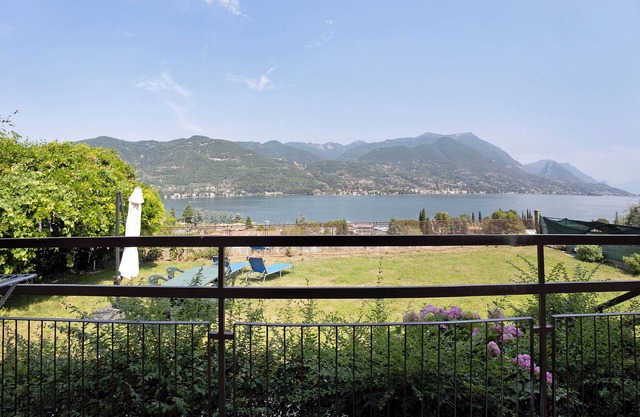 Holiday Home 'Carolina' with Lake View, Private Terrace and Wi-Fi
