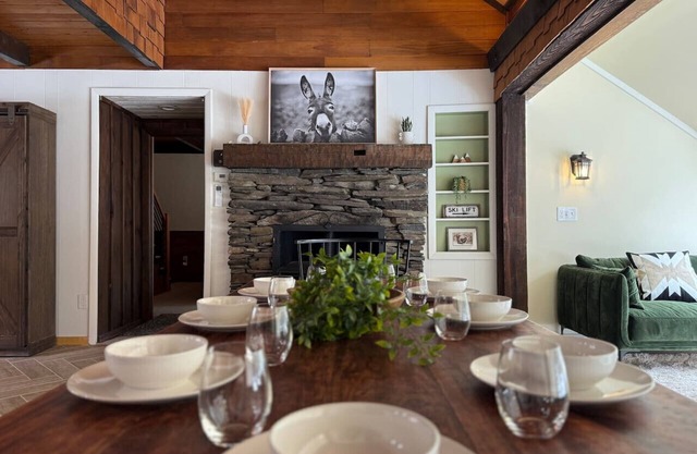 Holiday Haus- AC, game room, near golf