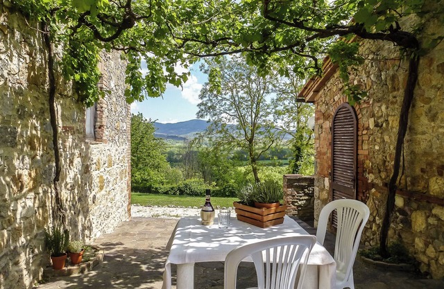 Holiday Home 'Casa Con Terrazza Nella Vigna' with Shared Pool and Shared Garden