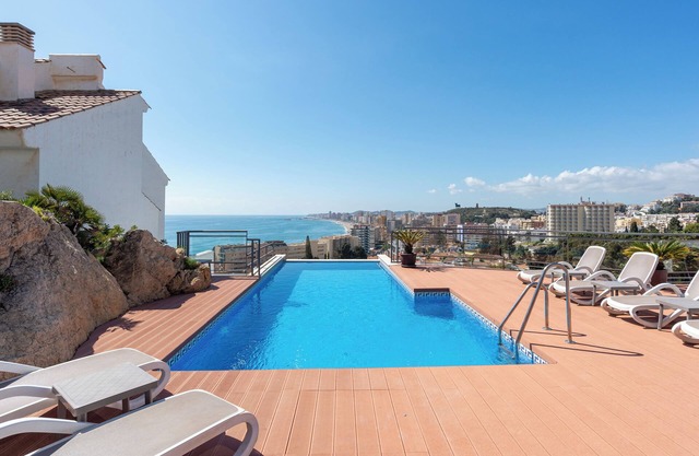 Holiday Home '4 Bed Townhouse with Stunning View' with Sea View and Air Conditioning