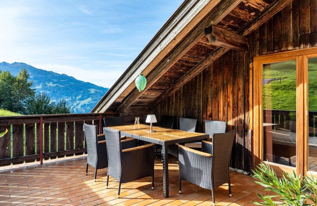 Holiday Home 'A Nett’s Nest' with Mountain View, Shared Terrace and Wi-Fi