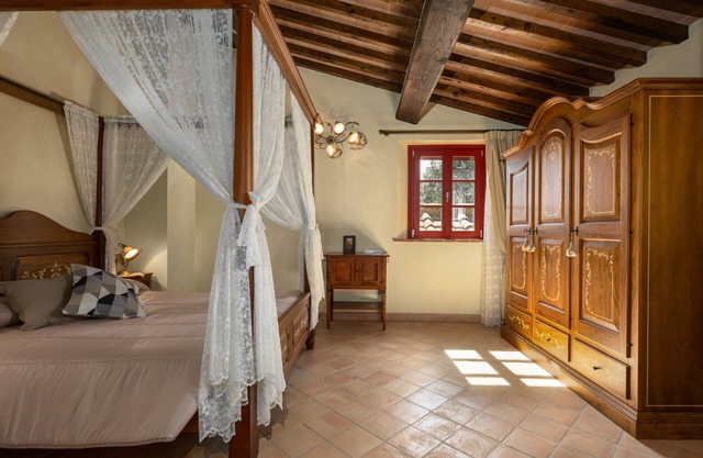 Holiday Home 'Borgo Mommialla Casa Alessandra' with Shared Pool, Wi-Fi and Air Conditioning