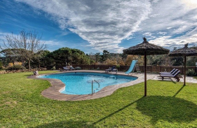 Holiday Home Can pauet with Pool, Garden & Wi-Fi