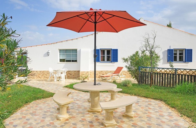 Holiday Home 'Canto Do Sol - Selão Da Eira' with Sea View, Shared Pool and Wi-Fi