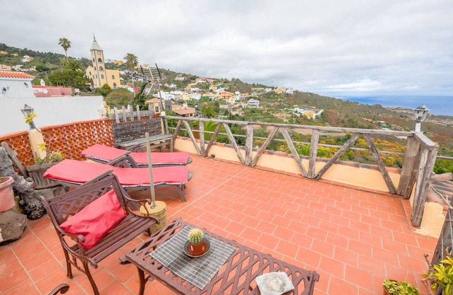 Holiday Home "Carmela" with Amazing Ocean Views, Terrace & Wi-Fi