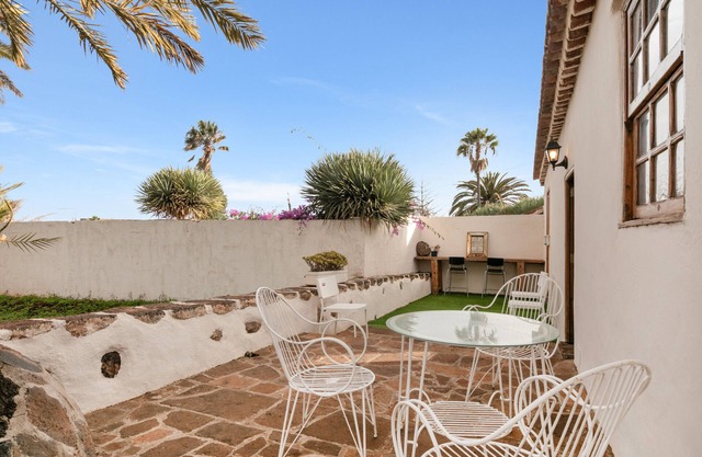 Holiday Home 'Casa Canaria Finca Real' with Private Garden, Balcony and Wi-Fi