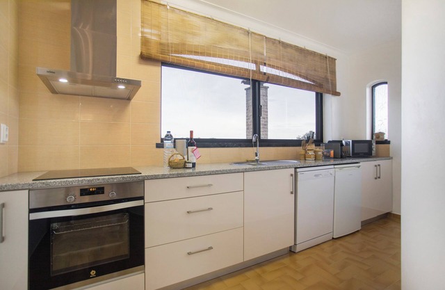 Holiday Home 'Casa Do Vale' with Mountain View, Private Terrace and Wi-Fi