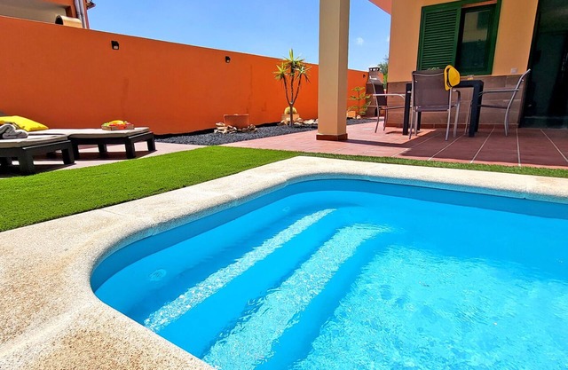 Holiday home CASA ELA in Tarajalejo, sea view, near the beach, WiFi