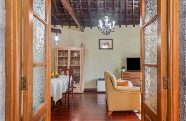 Holiday Home 'Casa Isabel' with Mountain Views, Private Terrace and Wi-Fi