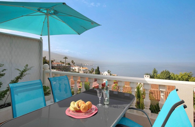 Holiday Home 'Casa Daniela' with Sea View, Wi-Fi and Air Conditioning