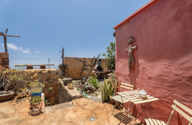 Holiday Home 'Casa Juaclo' with Sea View, Wi-Fi and Air Conditioning