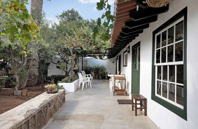 Holiday Home Casa Julia with Garden, Terraces & Wi-Fi