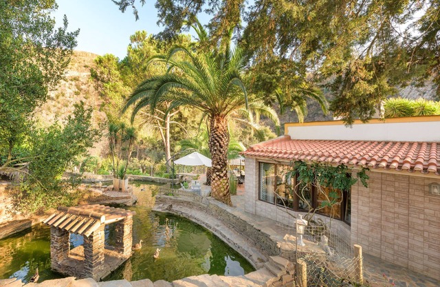 Holiday Home 'Casa Lago - Selão Da Eira' with Lake View, Shared Pool and Wi-Fi