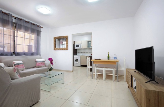 Holiday Home 'Casita Amiga del Mar' close to the Beach with A/C & Wi-Fi