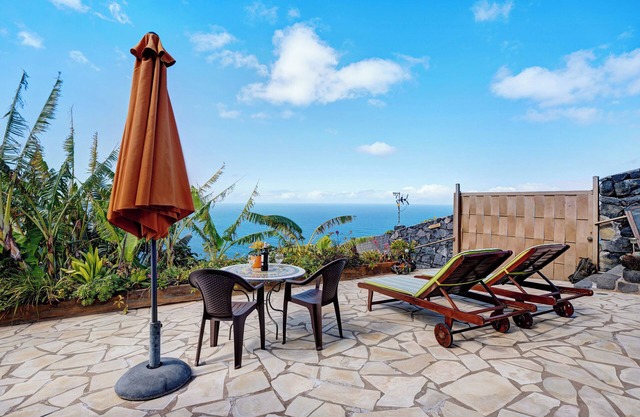 Holiday Home Casita Paraiso with Sea View, Terraces & Wi-Fi