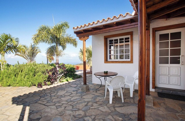 Holiday Home 'Casita Ariadna' with Sea View, Private Terrace and Wi-Fi