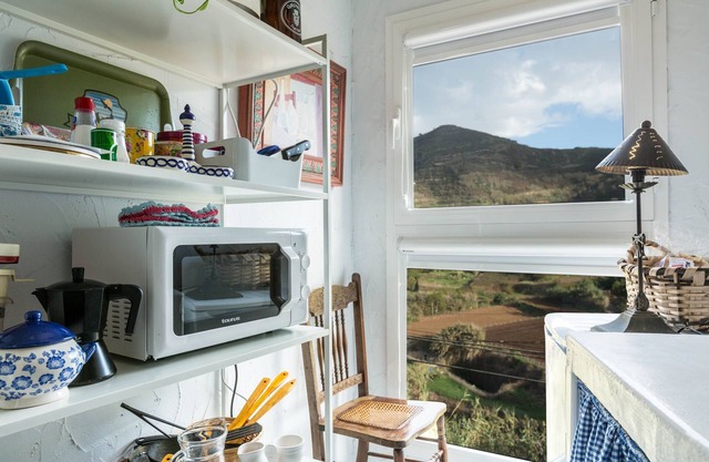 Holiday Home "Cueva de Sacromonte" with Mountain View, Wi-Fi & Terrace