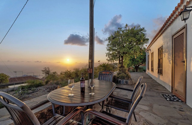 Holiday Home 'El Naranjo Viejo' with Sea View, Wi-Fi and Air Conditioning