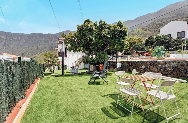 Holiday Home 'Villa Luisa' with Sea View, Terrace & Wi-Fi in Frontera