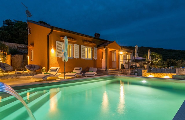 Holiday home for 8 guests with 130m² in Miholaš?ica (71234)