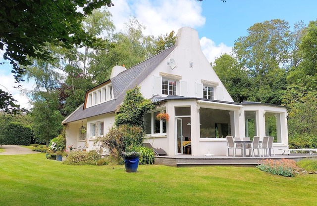 Holiday home with a living veranda on a 5000 sqm garden plot, Locmaria-Plouzané