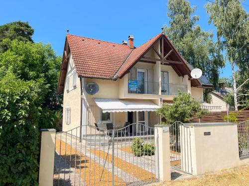 Holiday Home Freesia by Interhome