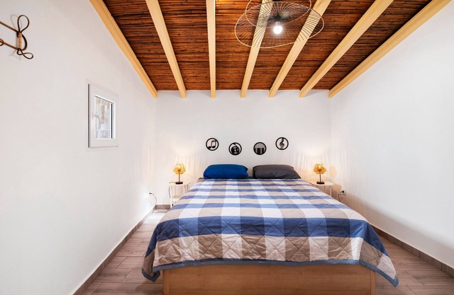 Holiday Home 'Gotinha D' Água' with Private Garden, Wi-Fi and Air Conditioning