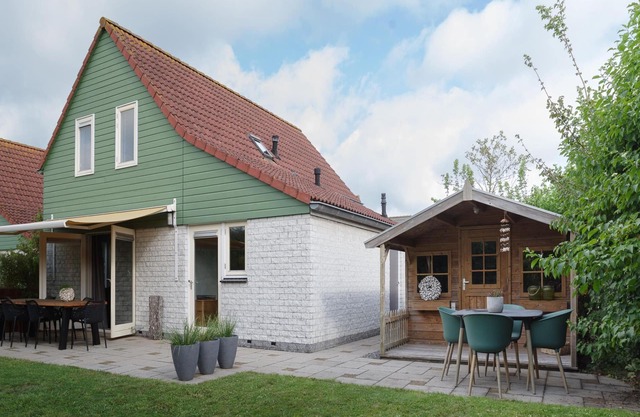 Holiday Home in Quiet Park with Garden