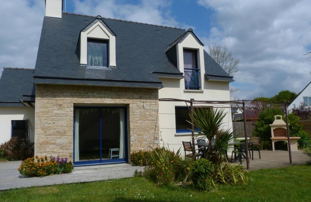 Holiday home in southern Brittany sleeps 2-8, 300 m from the beaches