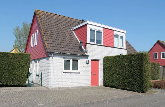 Holiday Home in Zeeland with Garden
