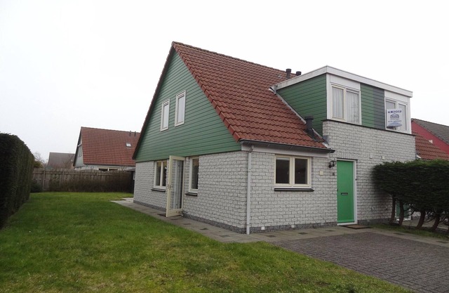 Holiday Home in Zeeland with Spacious Garden
