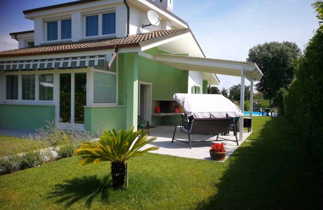 Holiday home with large enclosed garden