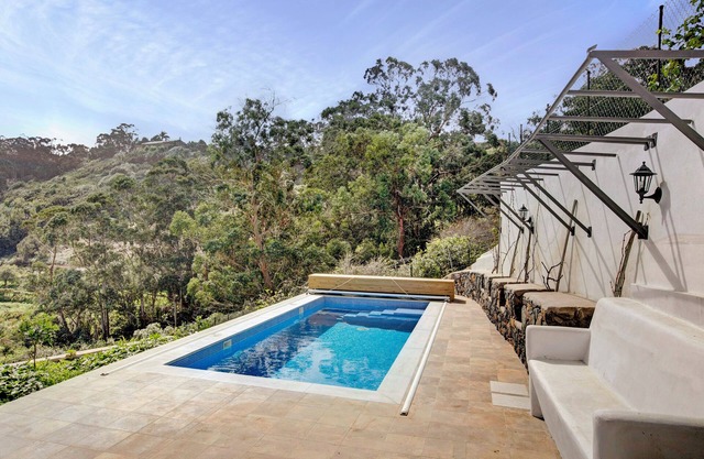 Holiday Home "La Bodega de Julián" with Mountain Views, Private Pool and Wi-Fi