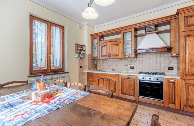 Holiday Home 'La Casa Di Lavanda Con Resede' with Mountain View and Private Garden