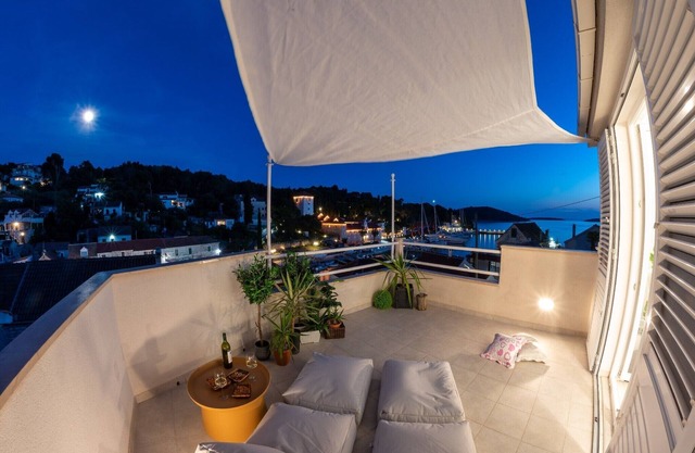 Holiday Home Lea - Three Bedroom Holiday Home with Terrace and Sea View