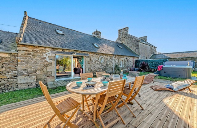 Holiday Home 'Longère De Charme - Garden and Spa' with Private Terrace, Private Garden and Wi-Fi