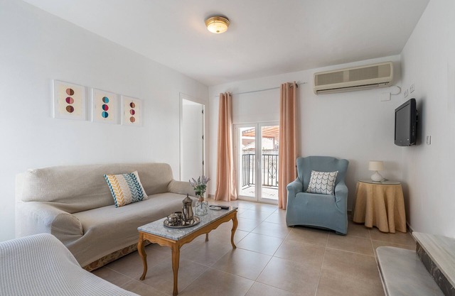 Holiday Home 'Planta Baja' with Private Terrace and Air Conditioning