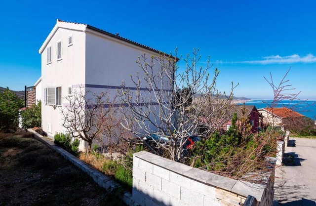 Holiday Home Rovanjska - Three Bedroom House with Sea View