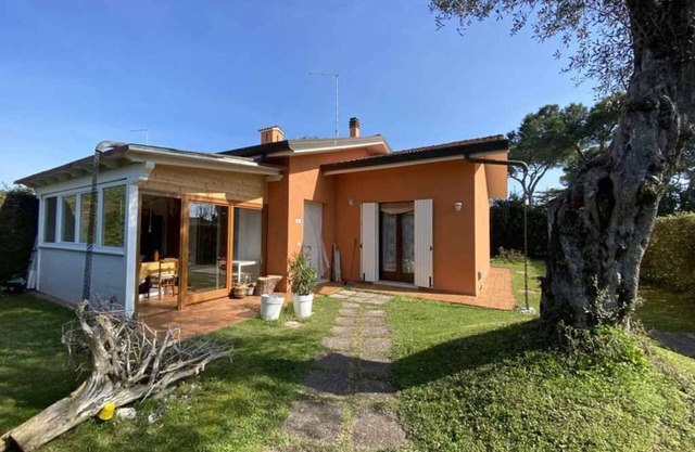 Holiday home Semi-detached house with garden