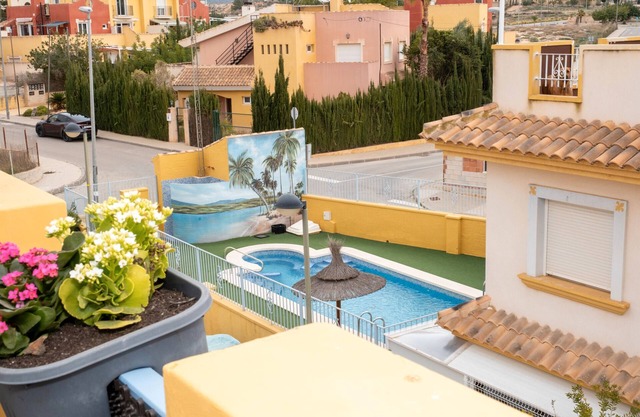 Holiday Home 'Tranquil Retreat' with Mountain View, Wi-Fi and Air Conditioning