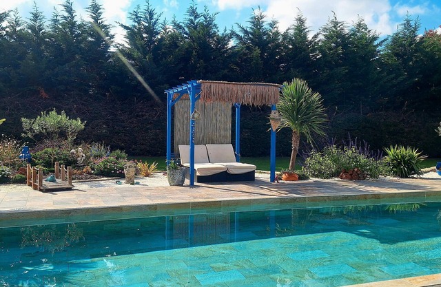 Holiday Home 'Villa Pool Jacuzzi and Pétanque' with Pool, near La table du 6