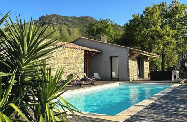 Holiday Home 'Villabergerie En Pierre Du Pays' with Private Pool, Wi-Fi and Air Conditioning