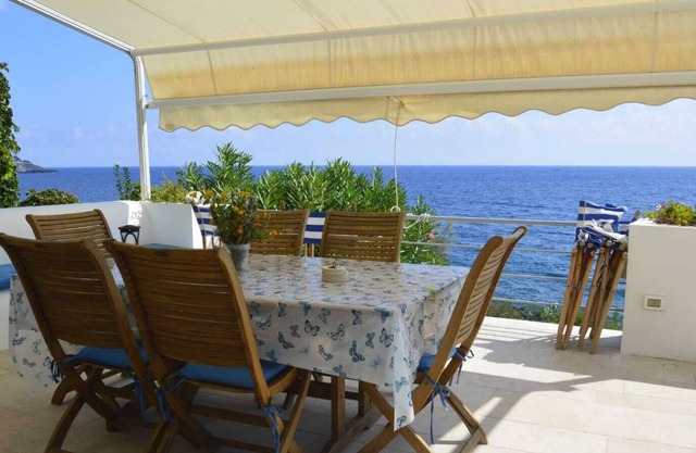 Holiday Home with Fantastic Outdoor Area, Sea View and Wi-Fi