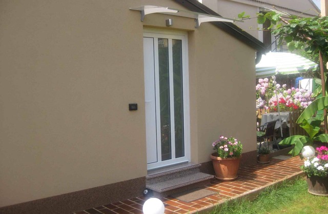 Holiday home with garden terrace, modern furnishings