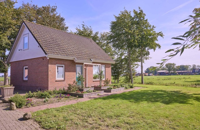Holiday home with views of alpacas and horses