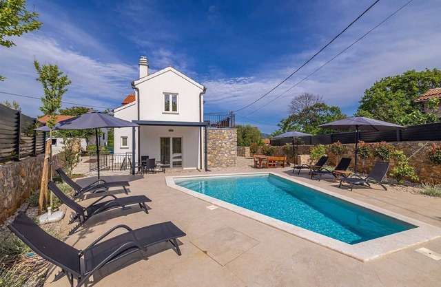 Holiday house ANTICA with heated pool