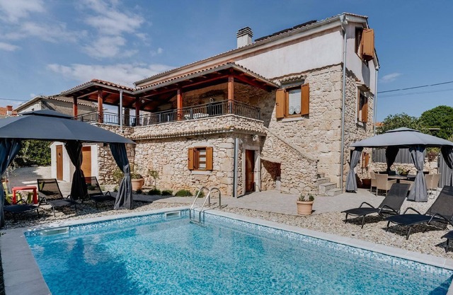 Holiday house Dobrinj for 1 - 6 persons with 4 bedrooms - Holiday house