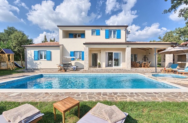 Holiday house for 10 persons approx. 250 qm in Mužini, Istria (Interior of Istria)