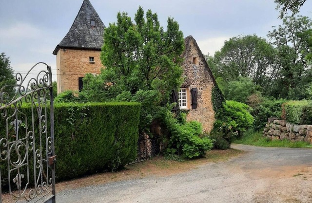 Holiday house for 6 persons + 4 children approx. 250 qm in Saint-Julien-de-Lampon, Aquitaine (Dordogne)