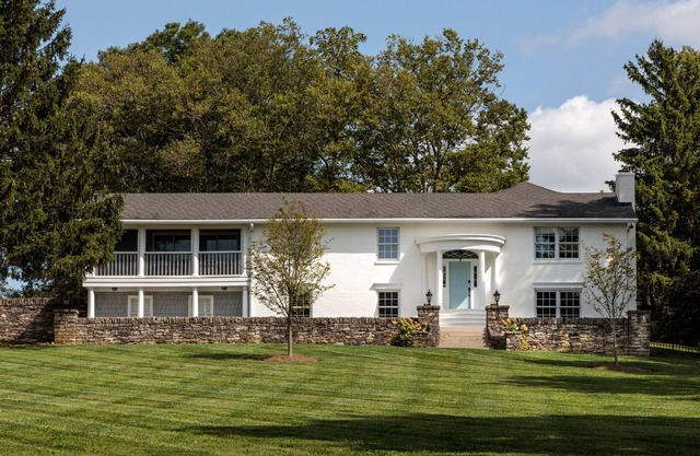 HOLIDAY HOUSE - Kentucky Bluegrass Home on Champion Thoroughbred Farm
